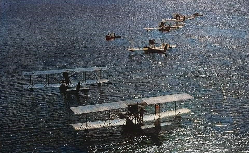Fotografía de los hidroaviones de las fuerzas aeronáuticas