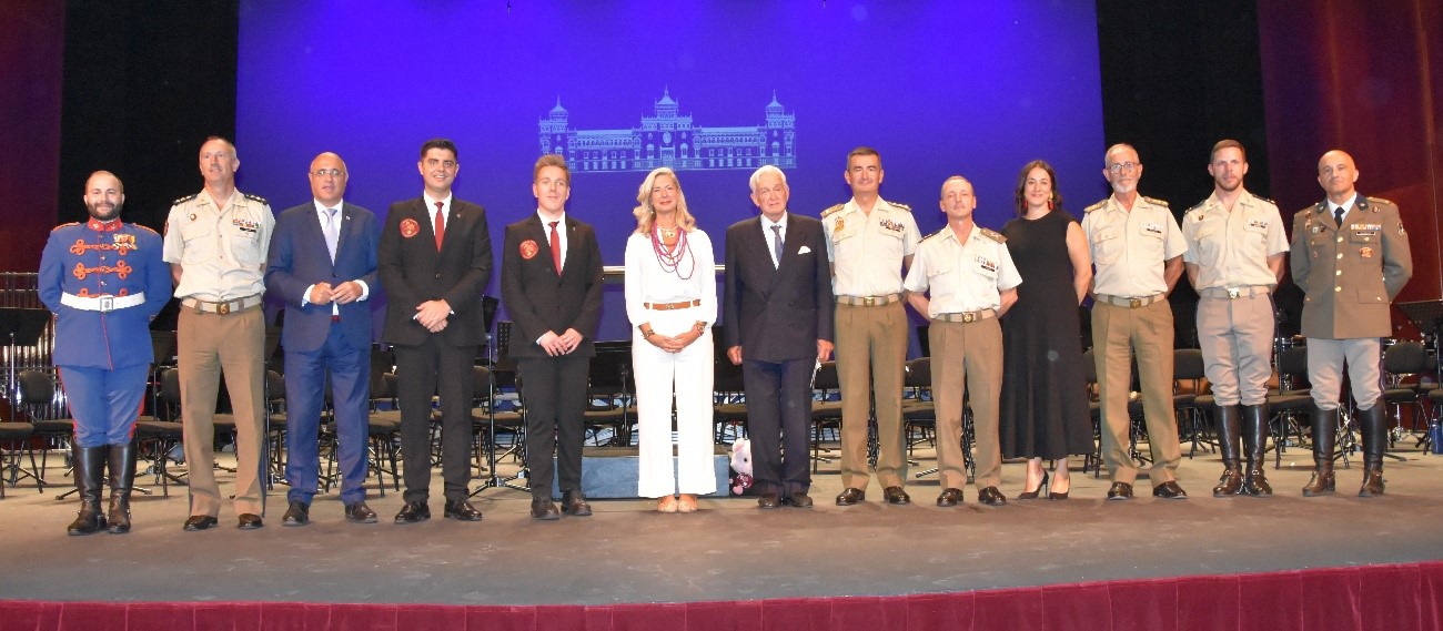 Fotografía de los participantes y organizadores del concierto