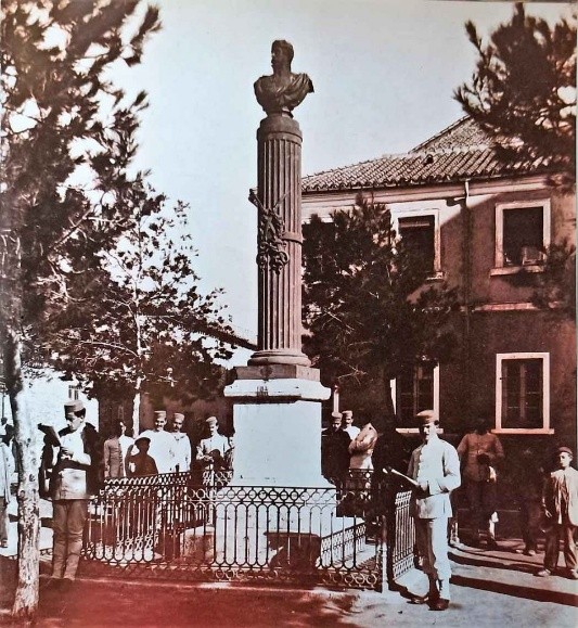 Monolito homenaje a El Empecinado en Alcalá de Henares