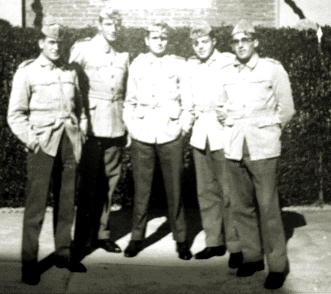 Los alféreces alumnos Valentín Puente Cruz, José Fernández García, Ángel López Moya, Marín Calahorro y José Hernández Espinosa