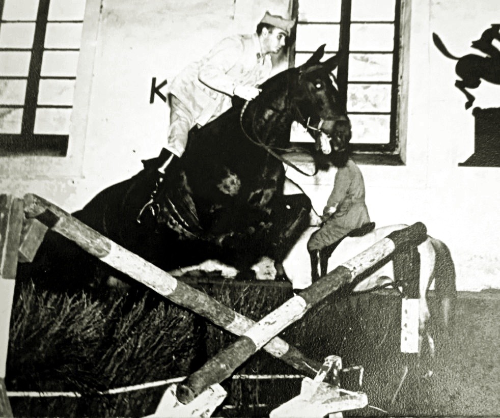 Buen salto del CAC López Moya en el picadero de la academia