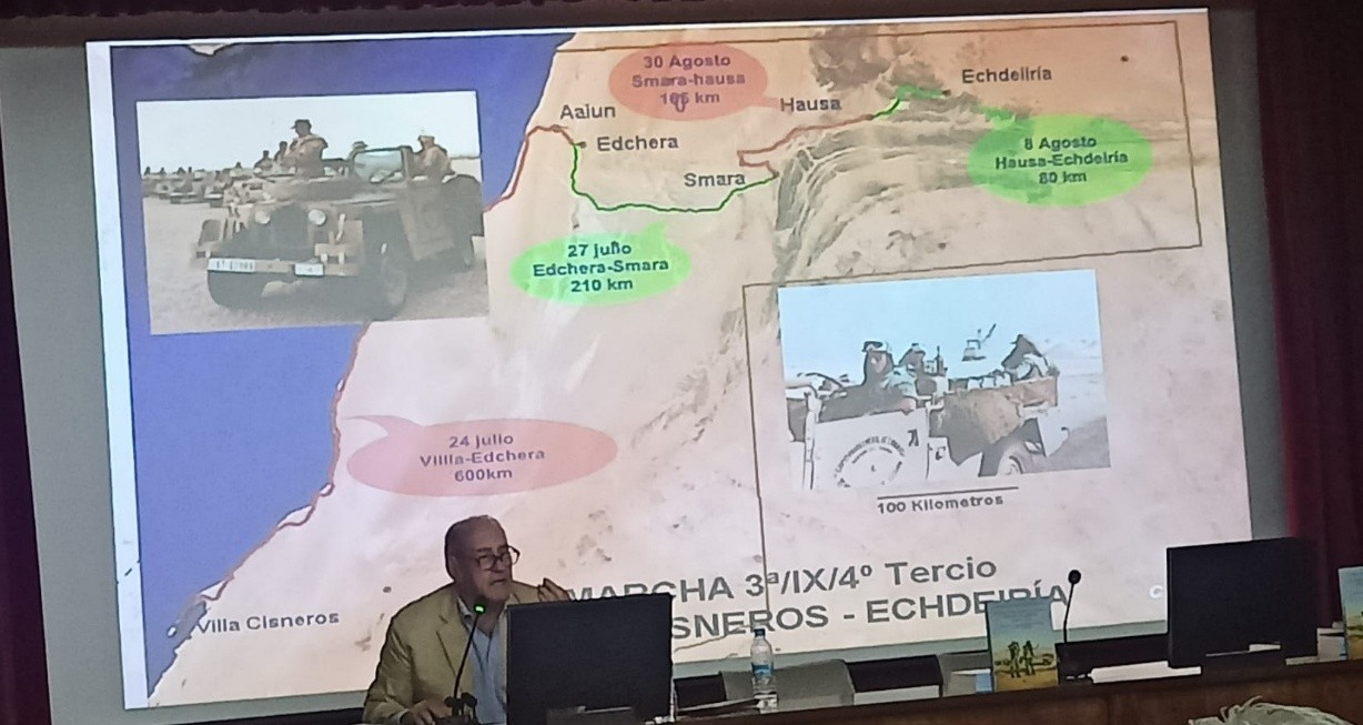 El general Blond durante su exposición